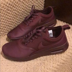 Nike Thea Burgandy. Size 6.5. Lightly worn.